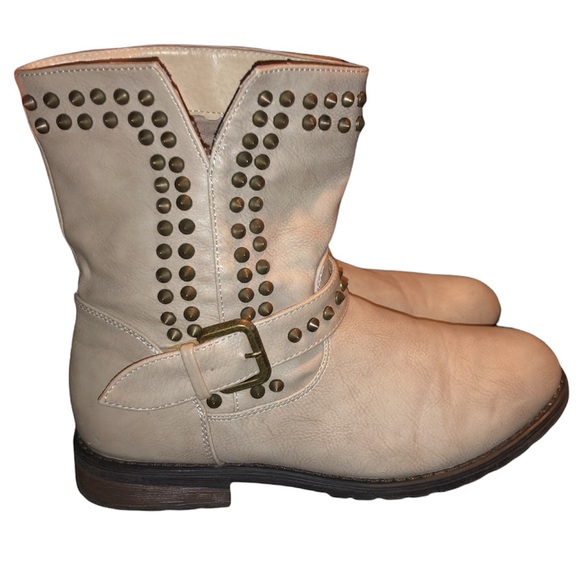 Boots Charlatte Russo size 8 tan with metal studs in good condition very stylish - Picture 2 of 6